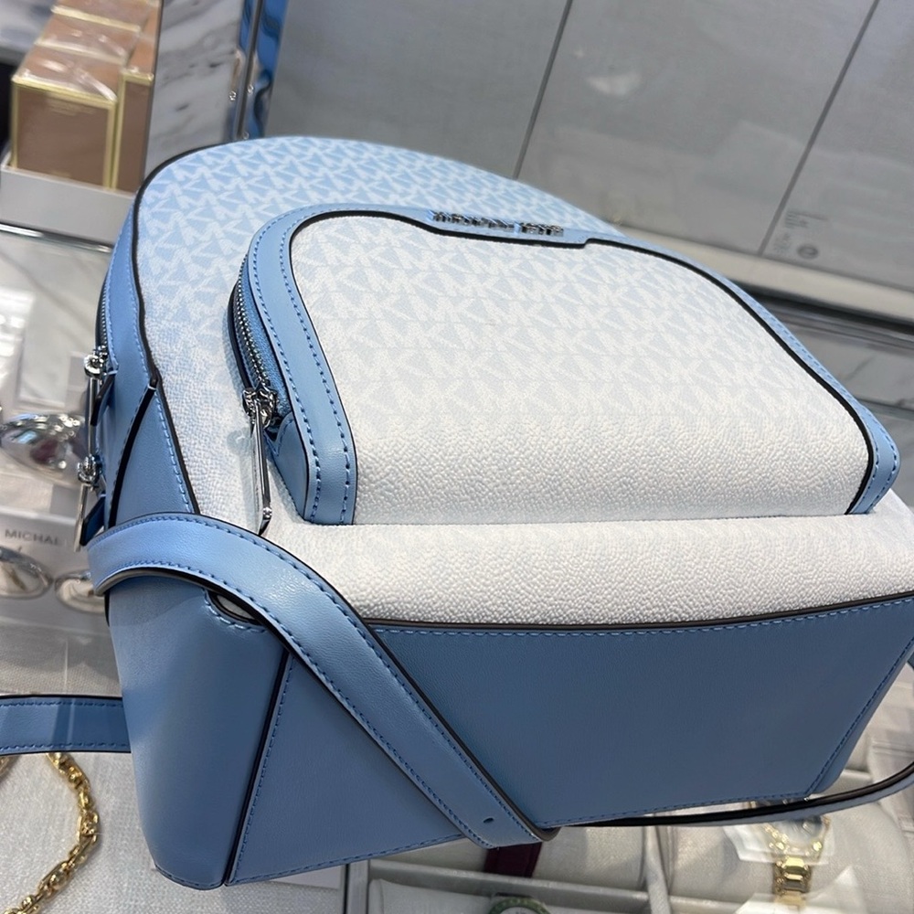 MICHAEL KORS Jaycee Medium Ombré Signature Logo Backpack
Light Sky
NWT - Picture 16 of 16